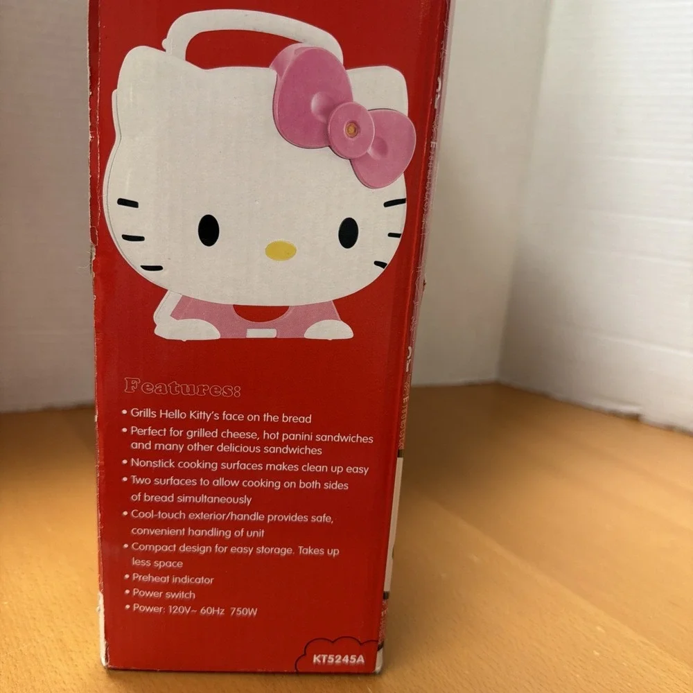 SANRIO HELLO KITTY HOT SANDWICH MAKER #KT5245A NEW IN BOX ~~SEE PICTURES ~~